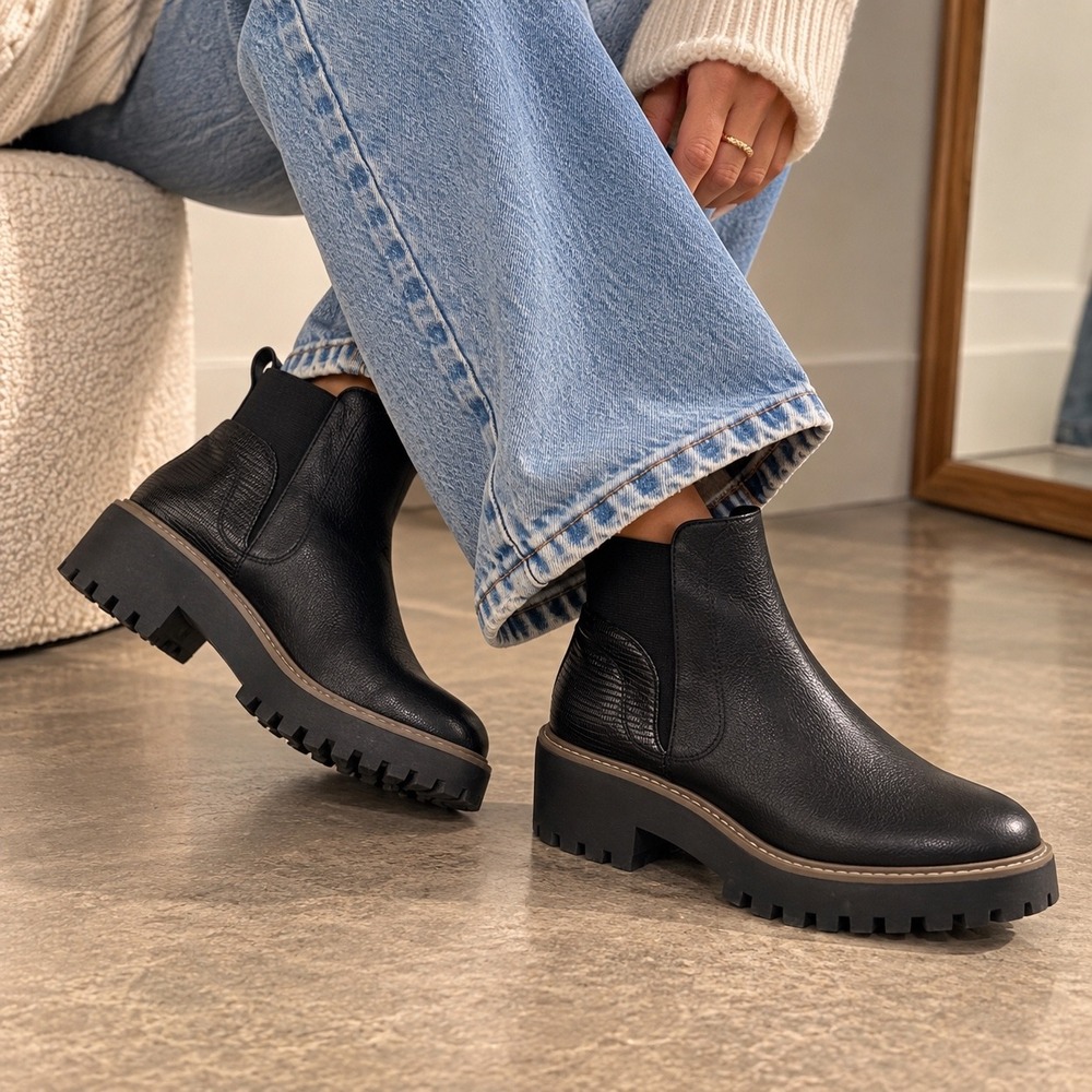 DV by Dolce Vita Rielle Chelsea Lug Sole Wedge Booties Black Exotic 9.5